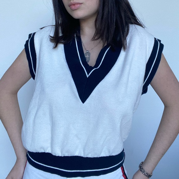 Cute sweater vest - Picture 1 of 2